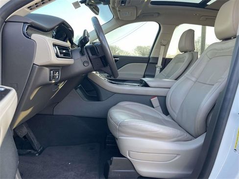 Used 2023 Lincoln Aviator Reserve w/ Equipment Group 201A image 8