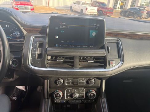 Used 2022 Chevrolet Suburban Premier image 11