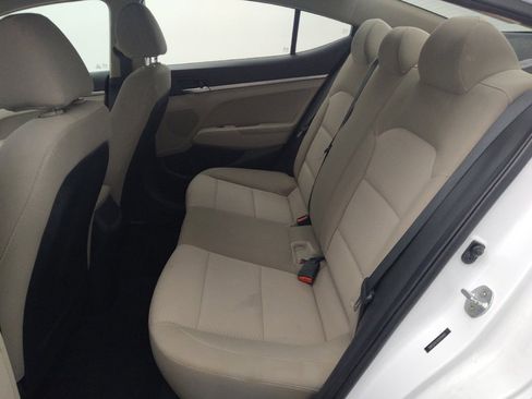 Used 2020 Hyundai Elantra SE image 18