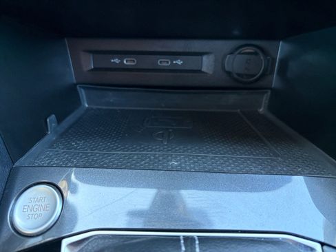 Certified 2022 Volkswagen Tiguan SE image 18