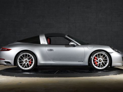 Used 2018 Porsche 911 Targa 4 GTS AWD/4WD image 2