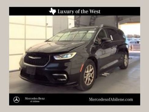 Used 2021 Chrysler Pacifica Touring-L FWD image 1