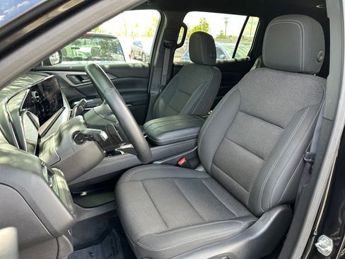Used 2025 Chevrolet Traverse LT FWD image 15