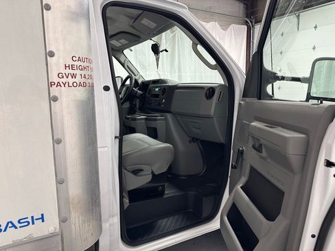 Used 2024 Ford E-350 and Econoline 350 Super Duty image 38
