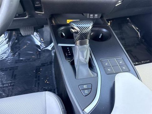 Certified 2024 Lexus UX 250h F Sport image 21