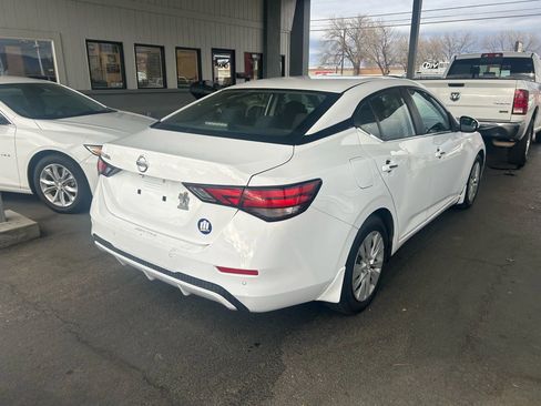 Used 2022 Nissan Sentra S image 3