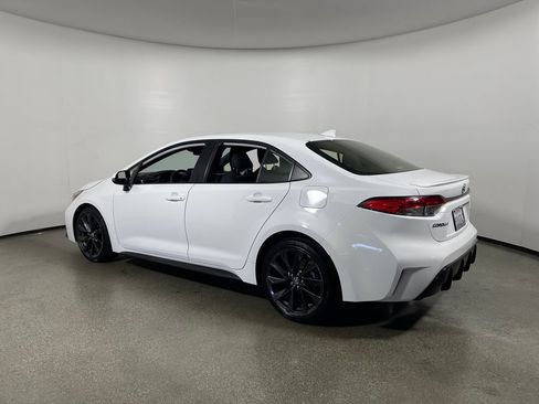 Certified 2024 Toyota Corolla SE w/ SE Premium Package FWD image 5