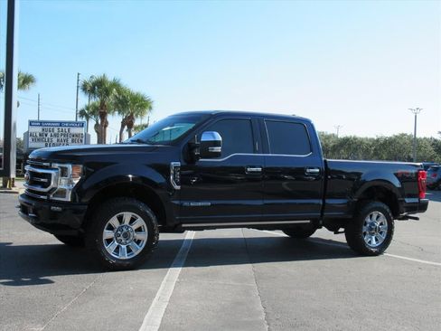 Used 2022 Ford F350 Platinum w/ FX4 Off-Road Package image 2