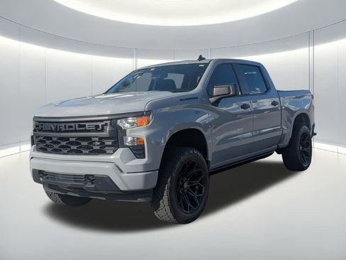 Used 2024 Chevrolet Silverado 1500 Custom image 2