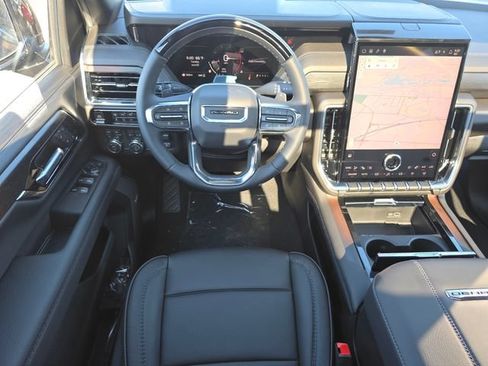 New 2026 GMC Yukon Denali w/ Denali Reserve Package AWD/4WD image 3