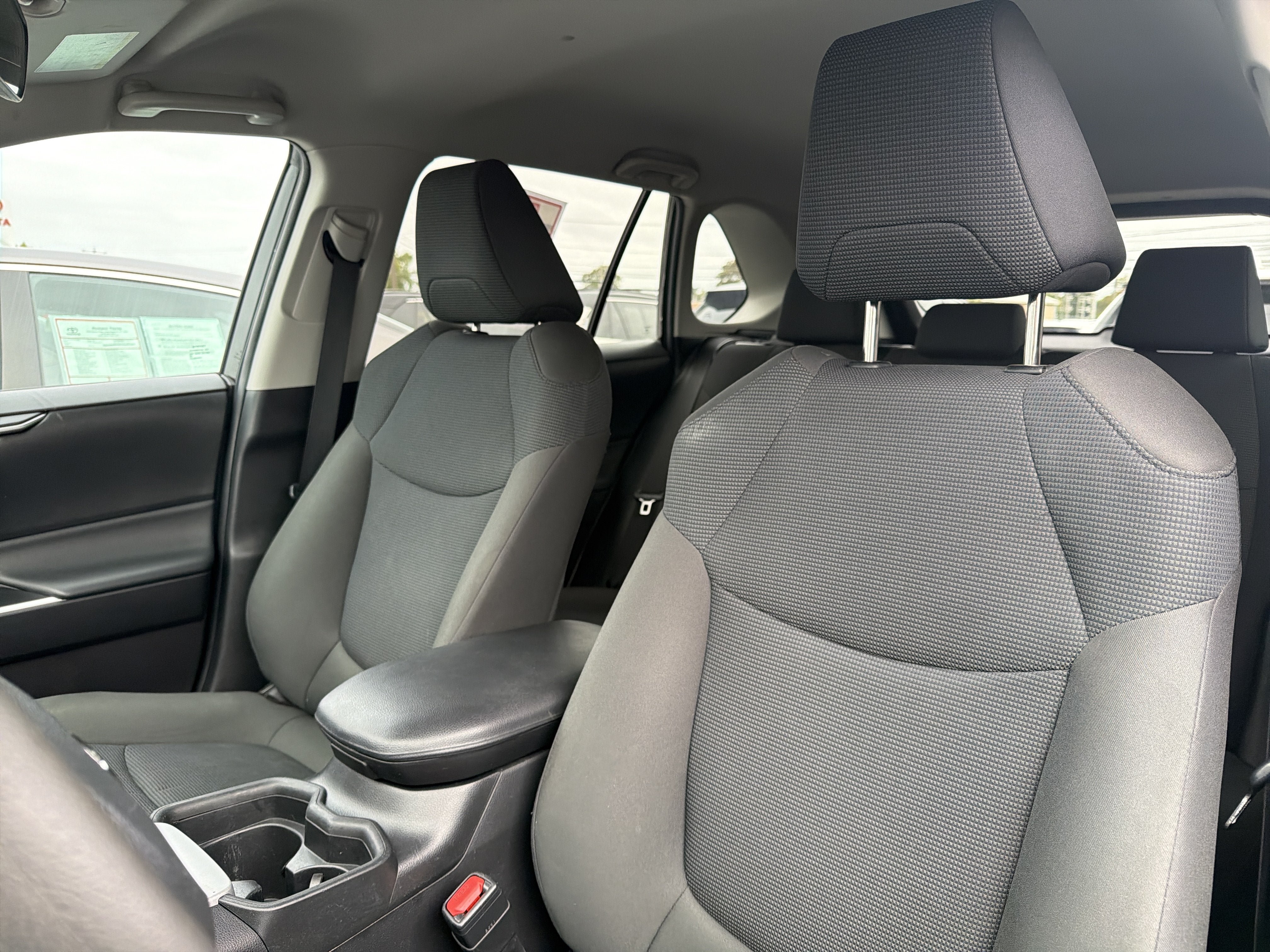 Certified 2021 Toyota RAV4 LE AWD/4WD image 10