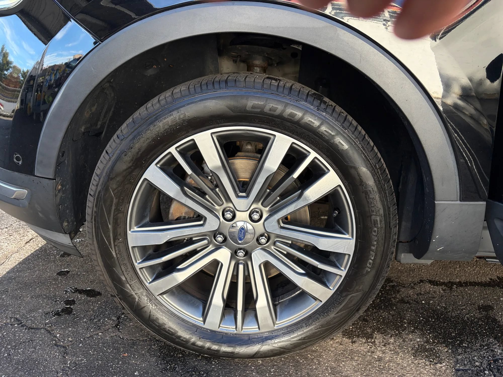 Used 2018 Ford Explorer Platinum AWD/4WD image 38