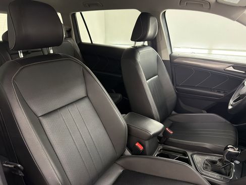 Used 2022 Volkswagen Tiguan SE FWD image 28