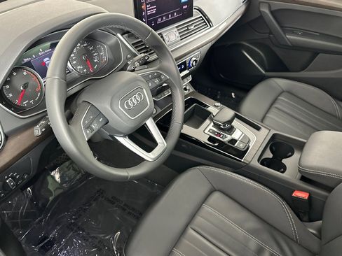 Used 2023 Audi Q5 2.0T Premium w/ Convenience Package image 9
