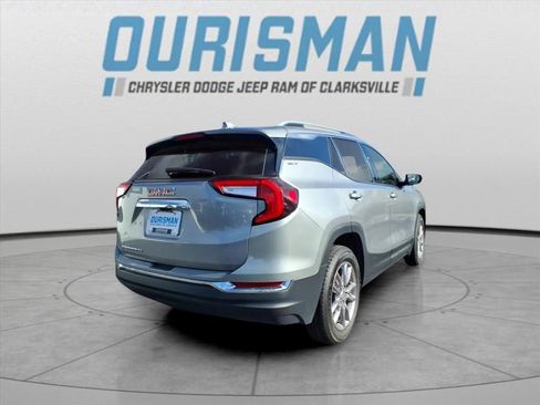 Used 2024 GMC Terrain SLT image 3