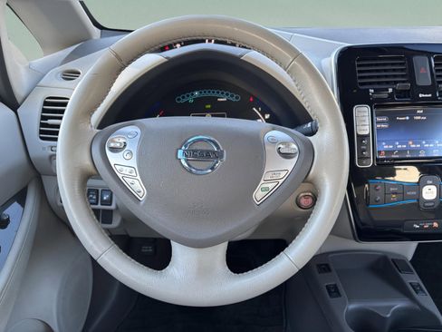 Used 2016 Nissan Leaf SV image 6