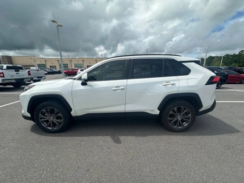 Used 2022 Toyota RAV4 XLE Premium AWD/4WD image 4