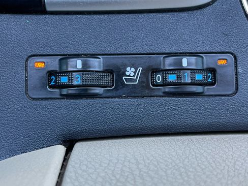 Used 2015 Toyota Highlander Limited Platinum AWD/4WD image 19