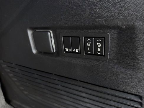 Used 2021 Chevrolet Tahoe Premier w/ Premium Package image 33