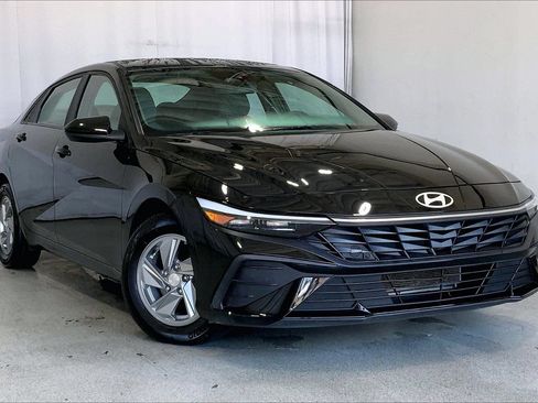 Used 2024 Hyundai Elantra SE FWD image 33