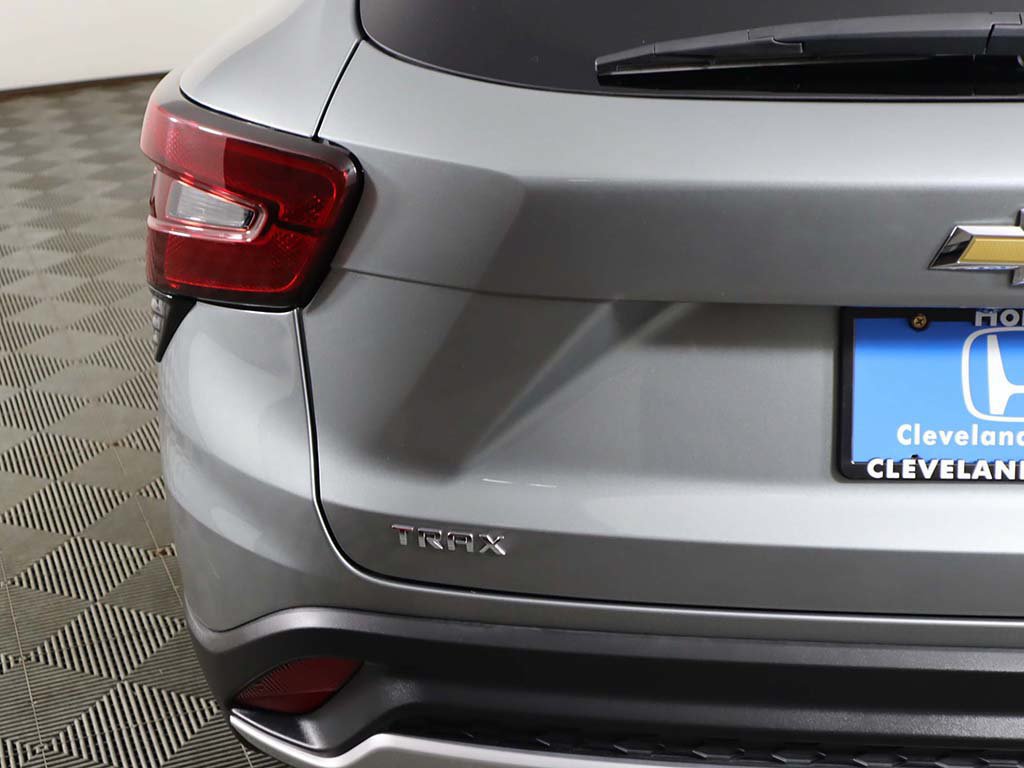 Used 2024 Chevrolet Trax LT w/ LT Convenience Package FWD image 13