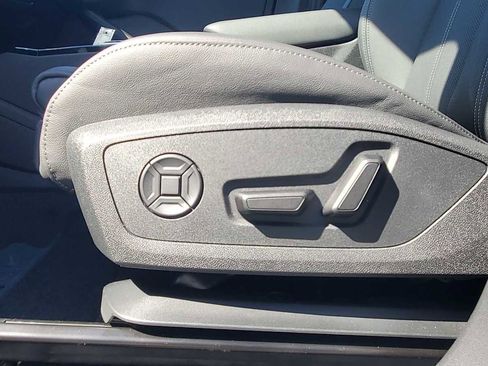 New 2025 Audi Q6 e-tron Premium Plus image 17