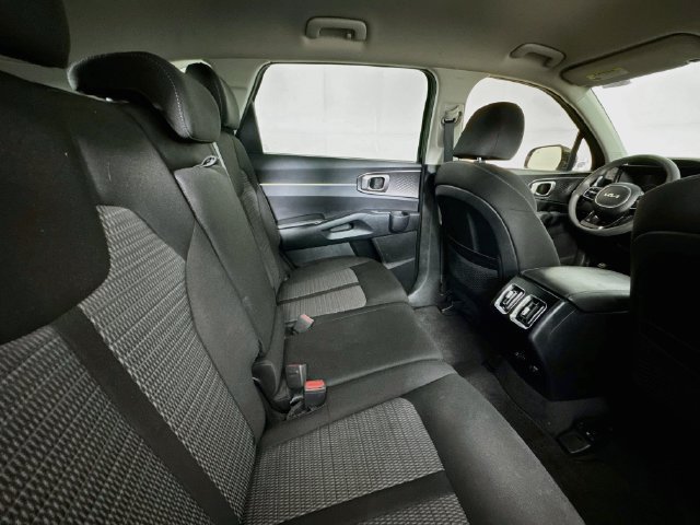 Used 2023 Kia Sorento LX FWD image 23