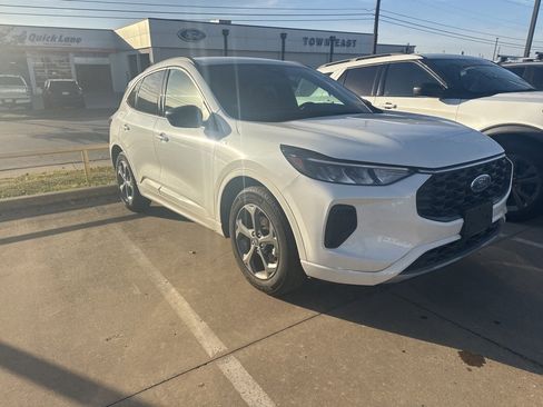 Used 2024 Ford Escape ST-Line w/ Tech Pack #1 image 3