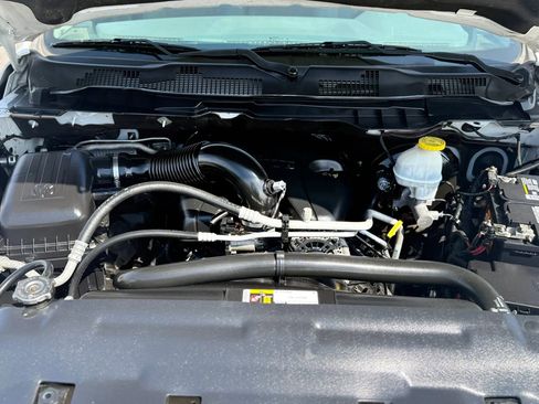 Used 2019 RAM 1500 Classic SLT w/ Luxury Group image 13