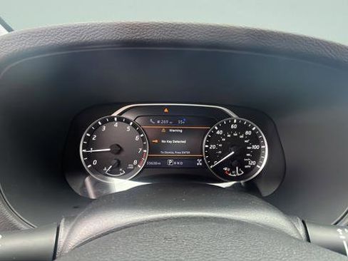 Used 2022 Nissan Frontier SV image 12