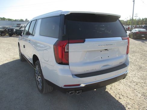 New 2026 GMC Yukon XL Denali w/ Sun & Power Step Package AWD/4WD image 6