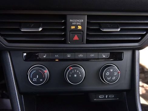 Used 2024 Volkswagen Jetta Sport image 15