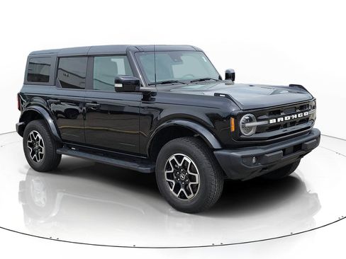 Used 2023 Ford Bronco Outer Banks AWD/4WD image 2