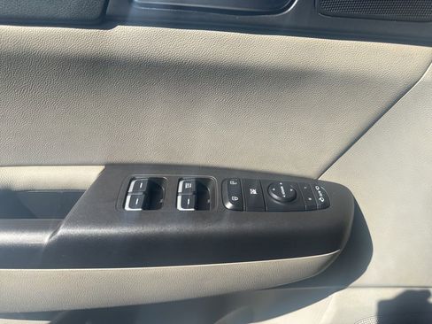 Used 2020 Kia Sportage S image 16