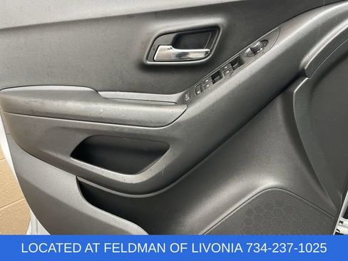 Certified 2022 Chevrolet Trax LT w/ LT Convenience Package image 20