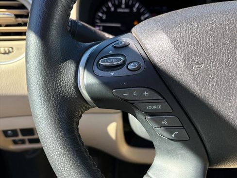 Used 2020 Nissan Pathfinder SV image 10