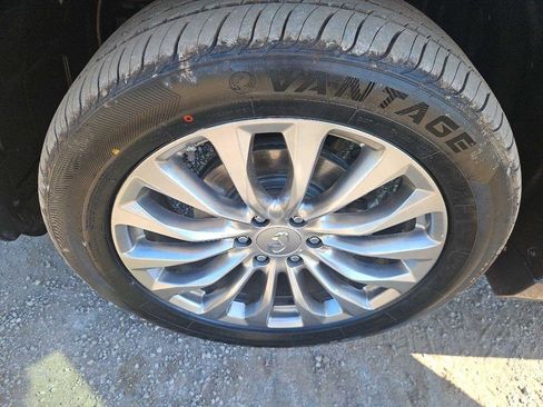 Used 2017 INFINITI QX80 4WD w/ Driver Assistance Package image 38