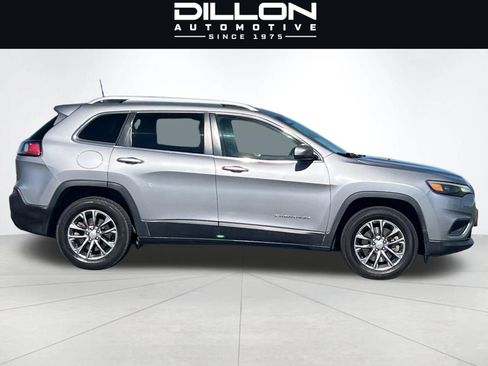 Used 2019 Jeep Cherokee Latitude Plus w/ Cold Weather Group AWD/4WD image 3
