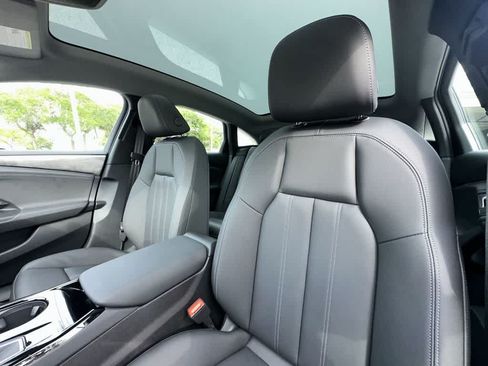 Used 2025 Audi A6 e-tron Premium Plus w/ Premium Plus RWD image 14