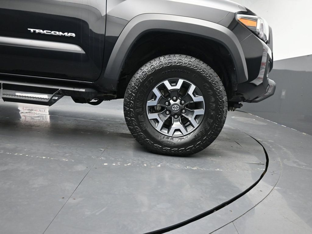 Used 2022 Toyota Tacoma TRD Off-Road AWD/4WD image 11