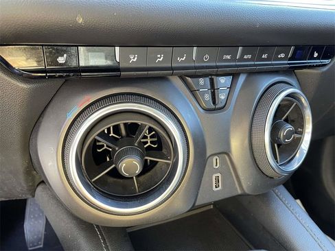 Used 2019 Chevrolet Blazer LT image 25