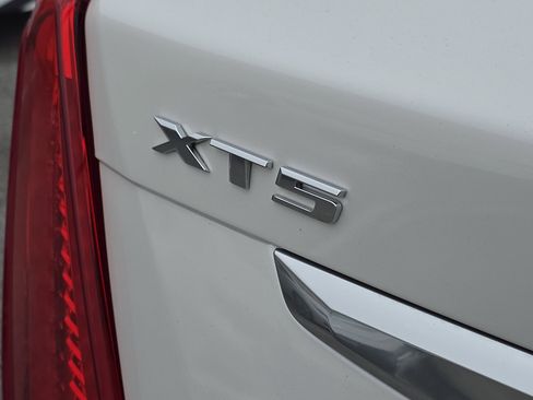Used 2019 Cadillac XT5 Premium Luxury image 24