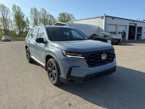 Used 2025 Honda Pilot Black Edition image 4