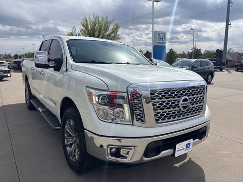 Used 2018 Nissan Titan SL w/ Chrome Package image 3