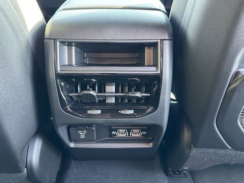 New 2025 Jeep Grand Cherokee Altitude image 16