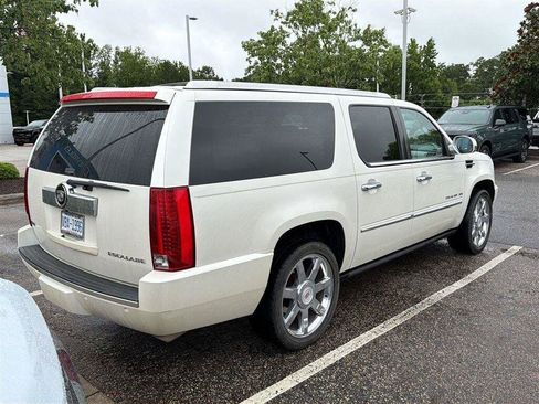 Used 2010 Cadillac Escalade ESV Premium RWD image 16