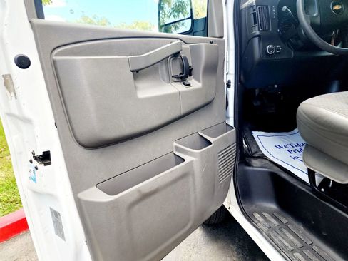 Used 2018 Chevrolet Express 2500 LT w/ LT Preferred Equipment Group image 9