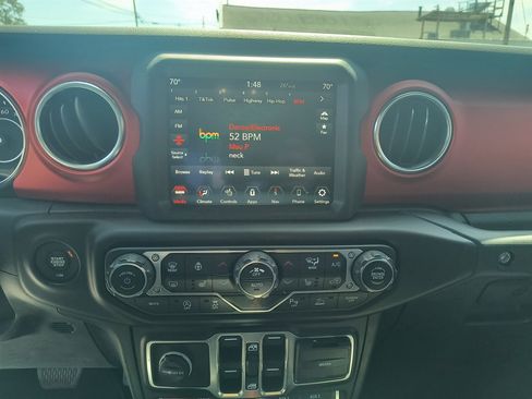 Used 2021 Jeep Gladiator Rubicon AWD/4WD image 24