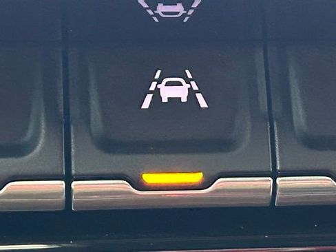 Used 2022 Chevrolet Silverado 1500 RST image 9