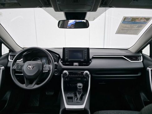 Used 2022 Toyota RAV4 XLE image 24